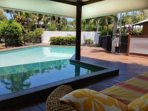 Crazy About Cairns Resort Living - 6 Bedrooms - Tourism Cairns 0