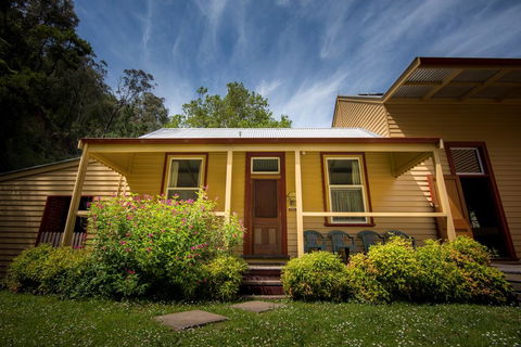 Creek Cottage - Tourism Cairns 0