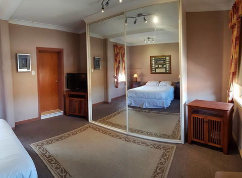 Cringila Hotel - Tourism Cairns 2