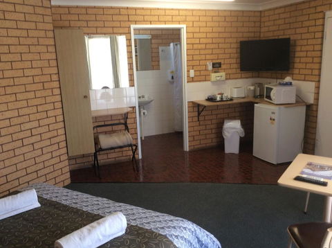 Cross Roads Motel - Tourism Cairns 3
