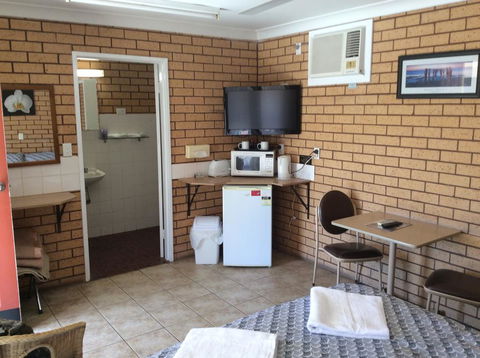 Cross Roads Motel - Tourism Cairns 2