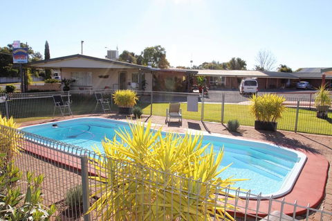 Cross Roads Motel - Tourism Cairns 0