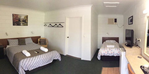 Cross Roads Motel - Tourism Cairns 1
