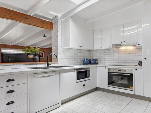 Cudgee - Quaint Cottage With Separate Cabin - Tourism Cairns 2