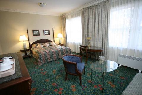 Darcy's Hotel - Tourism Cairns 1