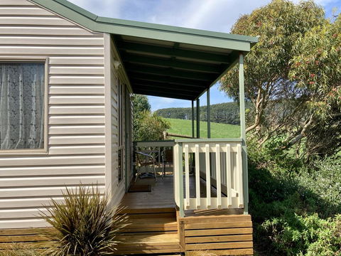 Daysy Hill Country Cottages - Tourism Cairns 1