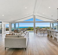 Dayz Dreamin - pool gas fireplace and beachfront - Tourism Cairns