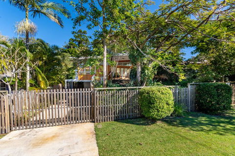 Decked Out For A Fantastic Holiday - (Whole House) Winnett St, Woorim - Tourism Cairns 2