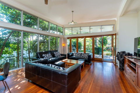 Decked Out For A Fantastic Holiday - Winnett St, Woorim (Upstairs Only) - Tourism Cairns 1