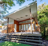Decked out for a Fantastic Holiday - Winnett St Woorim Upstairs only - Tourism Cairns