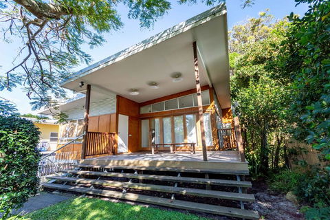 Decked Out For A Fantastic Holiday - Winnett St, Woorim (Upstairs Only) - Tourism Cairns 0