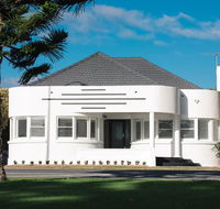 Deco Beach Luxury Apartments - Tourism Cairns