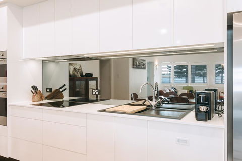 Deco Beach Luxury Apartments - Tourism Cairns 2