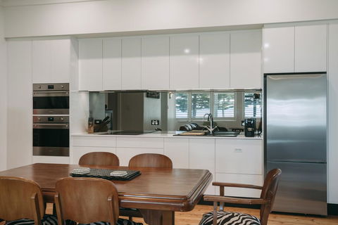 Deco Beach Luxury Apartments - Tourism Cairns 3
