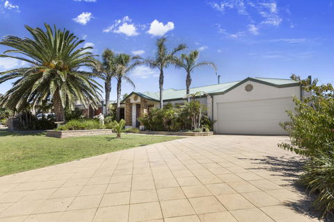 DIAMOND BAY RETREAT - SORRENTO - Tourism Cairns 2