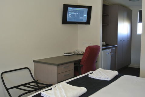 Dooley's Tavern & Motel Springsure - Tourism Cairns 2