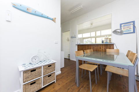 DOUGLAS COTTAGE FORSTER - Tourism Cairns 3