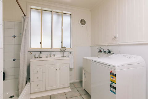 DOVESTONES BY THE SEA - INVERLOCH - Tourism Cairns 2
