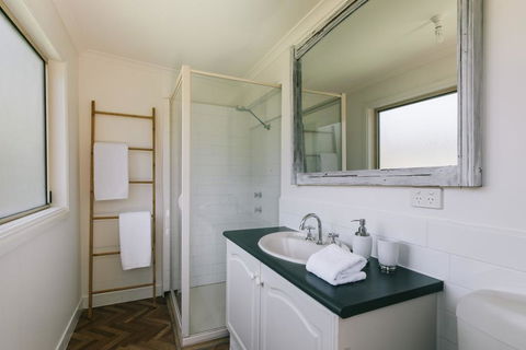 DOVESTONES BY THE SEA - INVERLOCH - Tourism Cairns 3