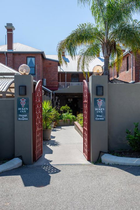 Duke's Inn - Tourism Cairns 3