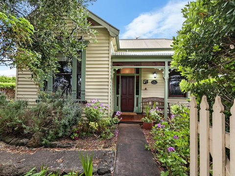 EAMONT ON SACKVILLE - Tourism Cairns 1