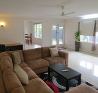 Edge Hill Clean  Green Cairns 7 Minutes from the Airport 7 Minutes to Cairns CBD  Reef Fleet Terminal - Tourism Cairns