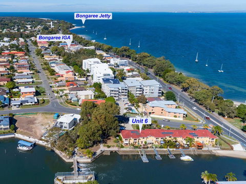 Elegant Waterfront Gem Where The Ocean Meets The Canal! - Tourism Cairns 1