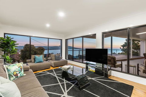 Ellerina Sea Vista Luxury Family Retreat With Sauna, Pool, Amazing Water Views, Walk To Beach - Tourism Cairns 3