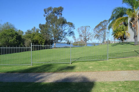 ELSINOR Townhouse 4 Mulwala - Tourism Cairns 1