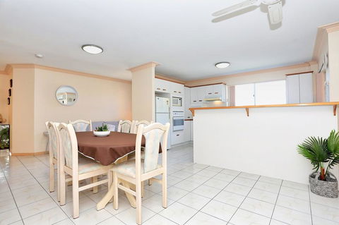 Enjoy Sunsets And Waterviews From Your Private Balcony - Tourism Cairns 2