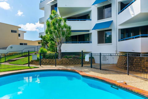 Enjoy The Water Views From Spacious Balcony At Karoonda Sands - Tourism Cairns 0