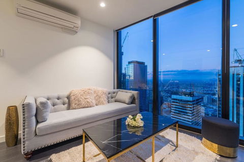 EQ Tower Luxury 2 Bedroom Skyline CBD Apartment - Tourism Cairns 1