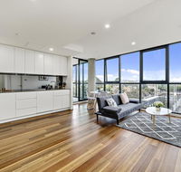 Executive City-centre Apartment with Parking - Tourism Cairns