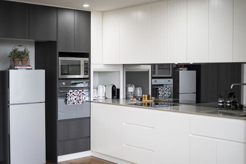 Executive City-centre Apartment With Parking - Tourism Cairns 1