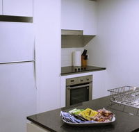Executively Styled 2 Bed 2 Bath Perfect Location - Tourism Cairns