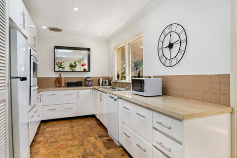 Family Fun Retreat With Spa - Tourism Cairns 3