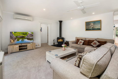 Family Fun Retreat With Spa - Tourism Cairns 1