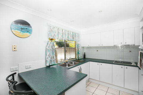 Family Getaway Close To Beach And Restaurants - Tourism Cairns 1