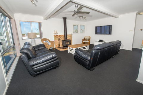 Fingal Bay Beach House, 32 Lentara Street - Tourism Cairns 2
