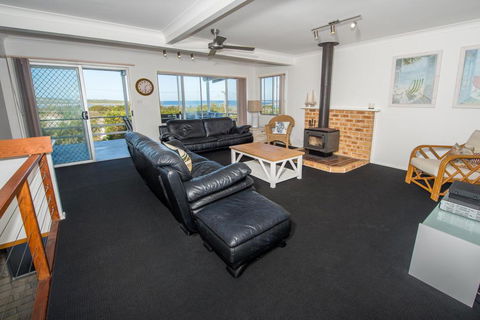Fingal Bay Beach House, 32 Lentara Street - Tourism Cairns 0