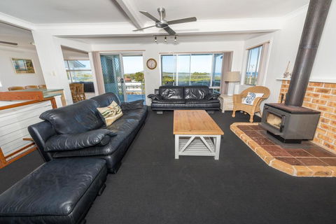 Fingal Bay Beach House, 32 Lentara Street - Tourism Cairns 3
