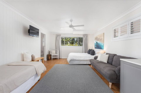 Finns At Old Bar - Tourism Cairns 1