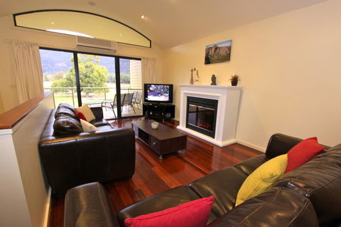 Five Clematis Views - Tourism Cairns 2