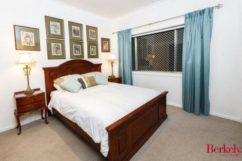 Flat In Heart Of Griffith - Tourism Cairns 3