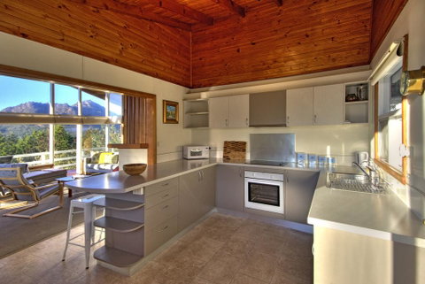 Freycinet Beachfront Retreat - Tourism Cairns 3