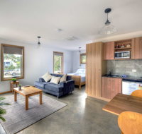 Freycinet Stone Studio 7 - Quartz - Tourism Cairns