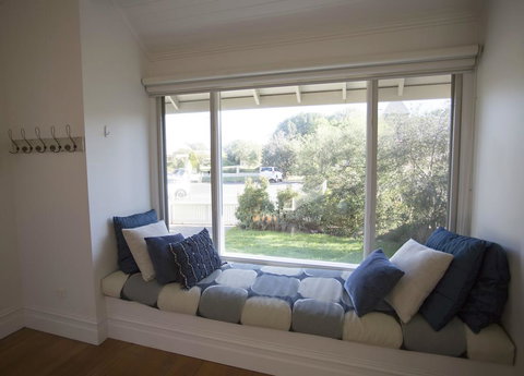 GALWAY COTTAGE - Tourism Cairns 3