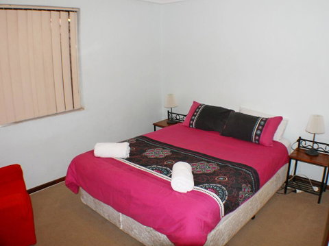 Geraldton Holiday Unit - Tourism Cairns 2