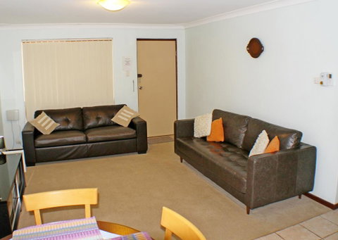 Geraldton Holiday Unit - Tourism Cairns 1