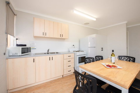 Geraldton's Ocean West Holiday Units & Short Stay Accommodation - Tourism Cairns 1